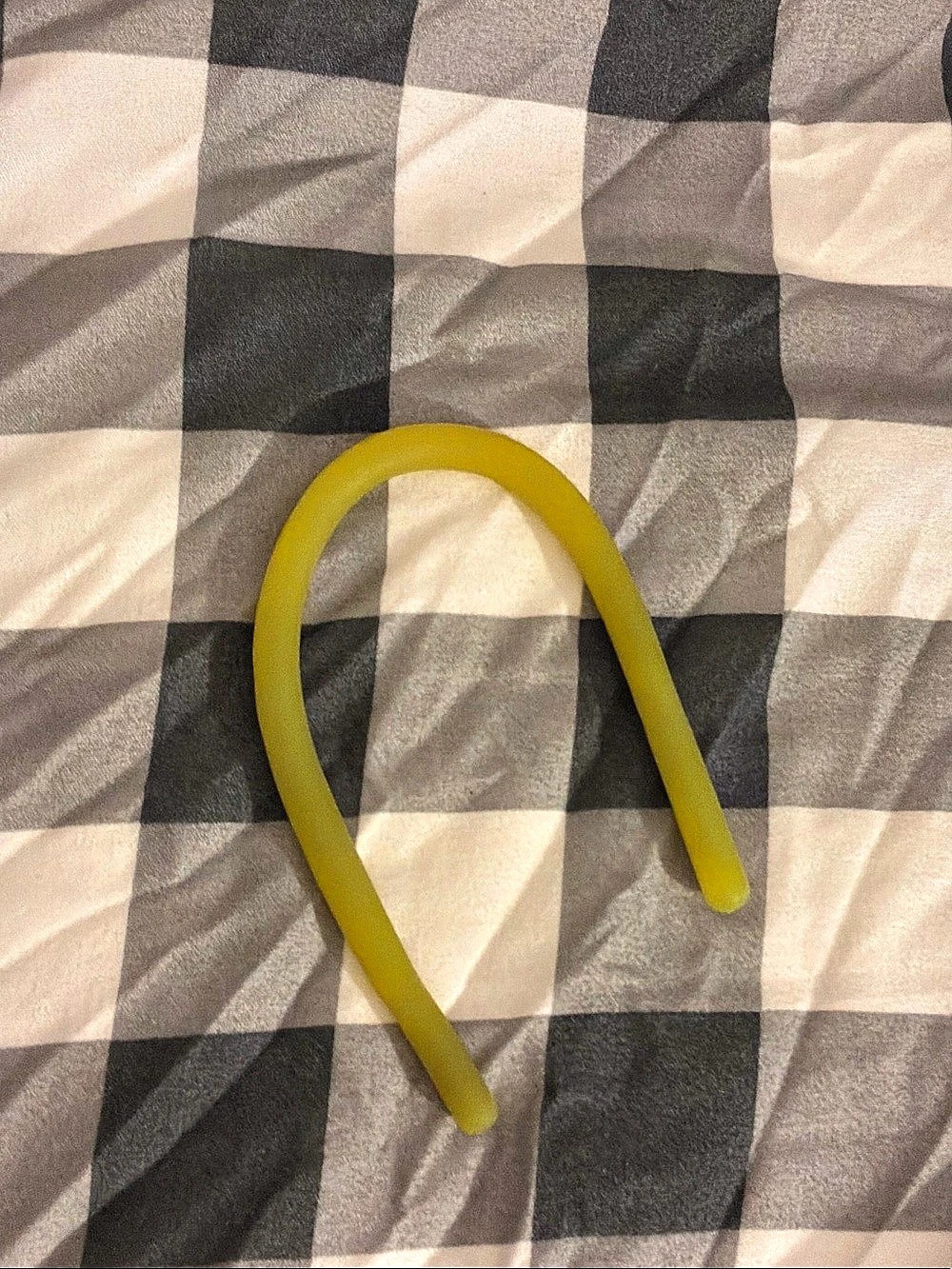 Yellow string fidget
